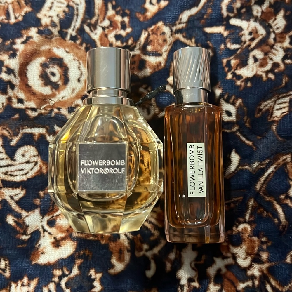 VIKTOR & ROLF Flowerbomb with special Vanilla Twist Layering Oil.